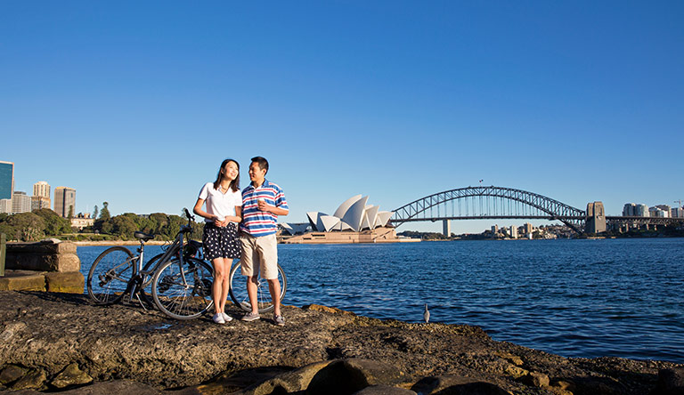 romantic-couple-near-opera-house-sydney-australia.jpg