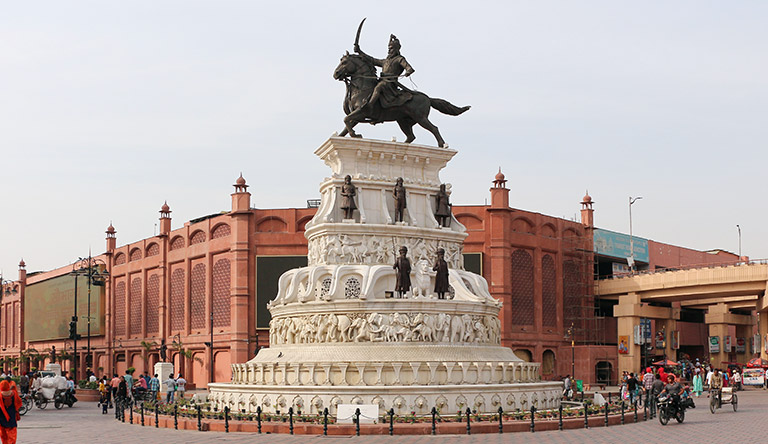 maharaja-ranjit-singh-statue-amritsar-punjab-india.jpg