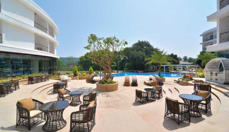 Park-Regis-Goa-Pool1.jpg
