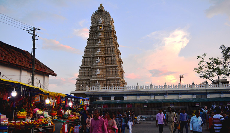chamundeshwari-temple-chamundi-hills-mysore-karnataka-india.jpg