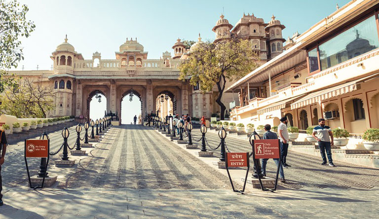 city-palace-udaipur-rajasthan-india.jpg