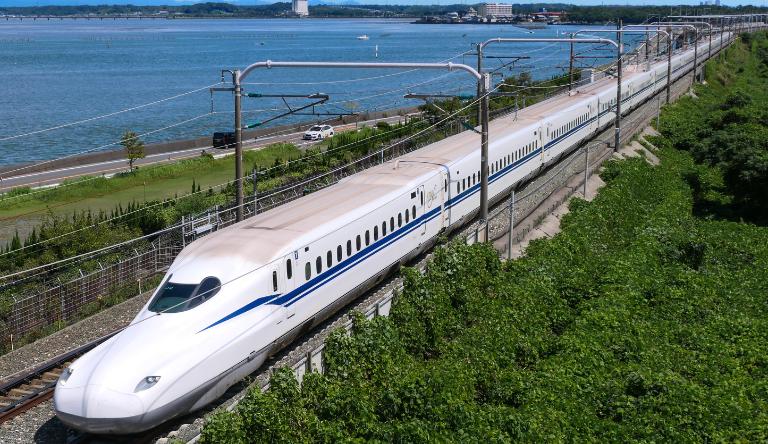 tokaido-shinkansen-bullet-train.jpg