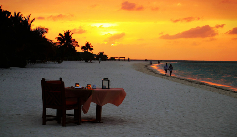 restaurant-table-with-dinner-on-the-beach-during-the-sunset-on-male-maldives