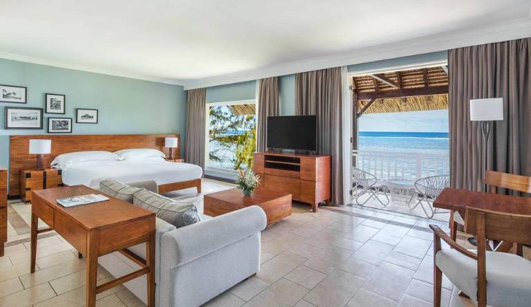 OUTRIGGER-mauritius-beach-resort-club-beachfront-junior-suite-room.jpg